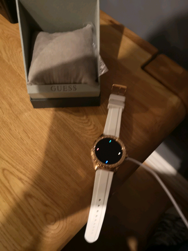 guess smartwatch charger